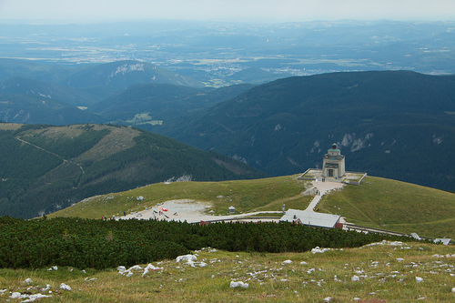 Elisabethkircherl am Schneeberg / iStock/Karel Stipek Elisabethkircherl am Schneeberg